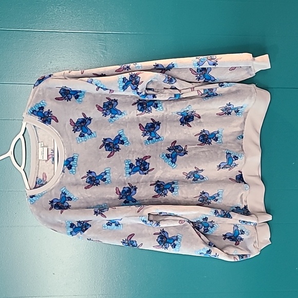 Disney Tops - Disney Stitch Sweatshirt (SUPER SOFT)